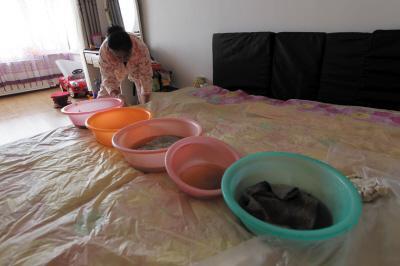 修武楼上漏水，住户失联，小区没物管，业主维权难！律师来支招……